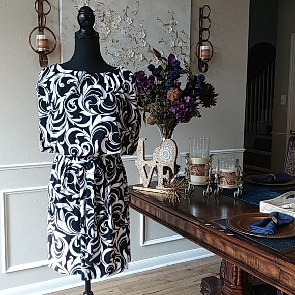 NWOT Black And White Belted Mini Dress By Enfocus Studio. Size 6 - Picture 13 of 17